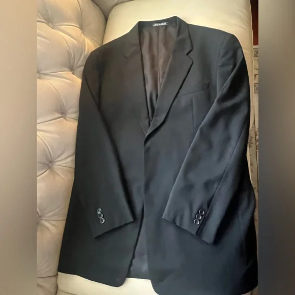 Armani Collezioni Men’s Black Big & Tall suit in excellent condition size 44L. - Picture 6 of 14